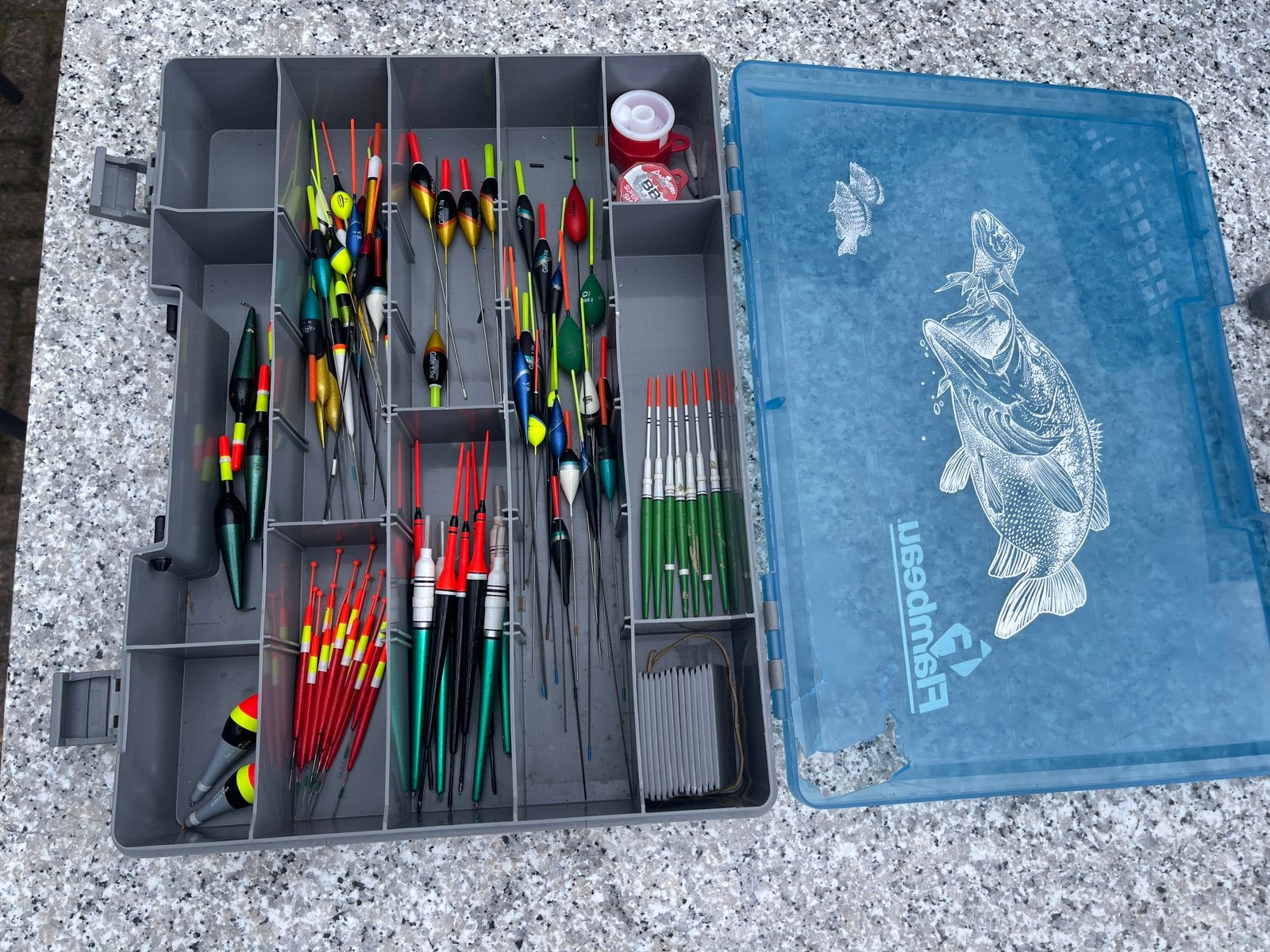 Box met 80 dobbers, Ophalen of Verzenden, Zo goed als nieuw, Dobber of Lood