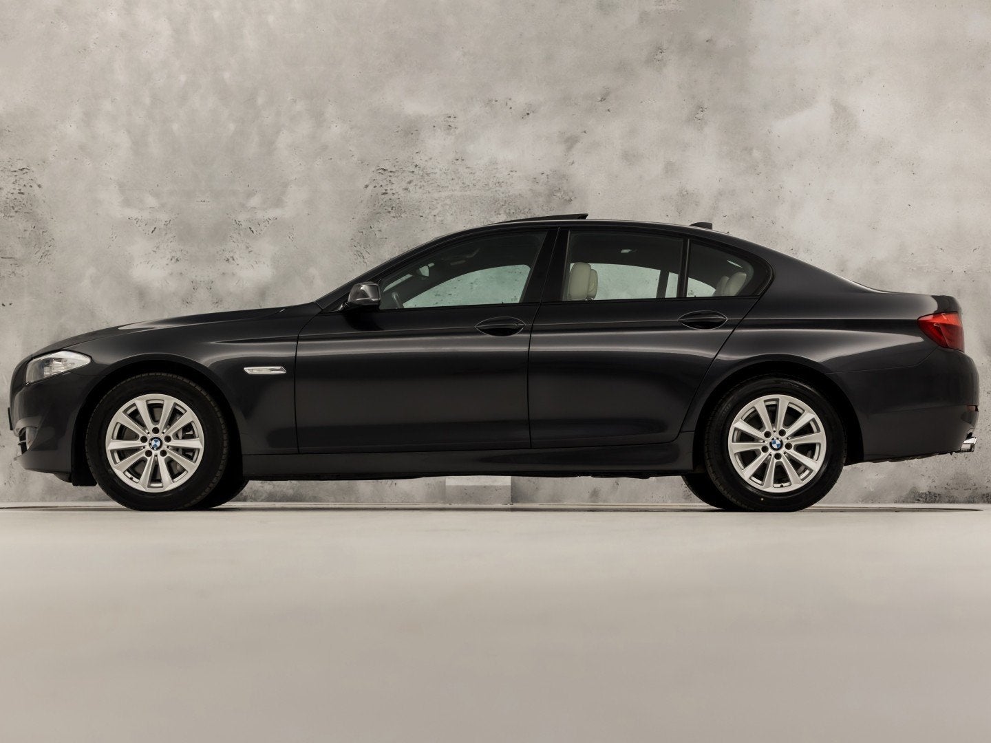 BMW 5 Serie 528i High Executive 245Pk Automaat (SCHUIFDAK, G, Auto's, BMW, Automaat, Gebruikt, Zwart, Bedrijf