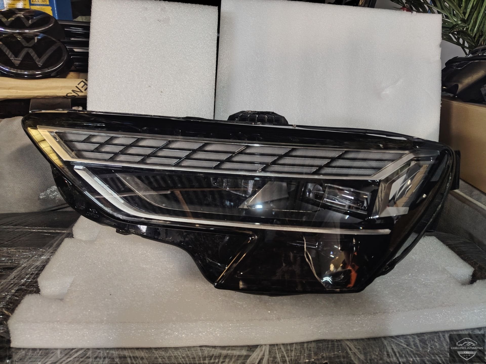 Audi A3 8Y Facelift 2024+ Matrix Koplamp Links 8Y0941035H, Gebruikt, AUDI AG, Auto-Union-Strasse 1
85045  Ingolstadt, DE, Kundenbetreuung@audi.de