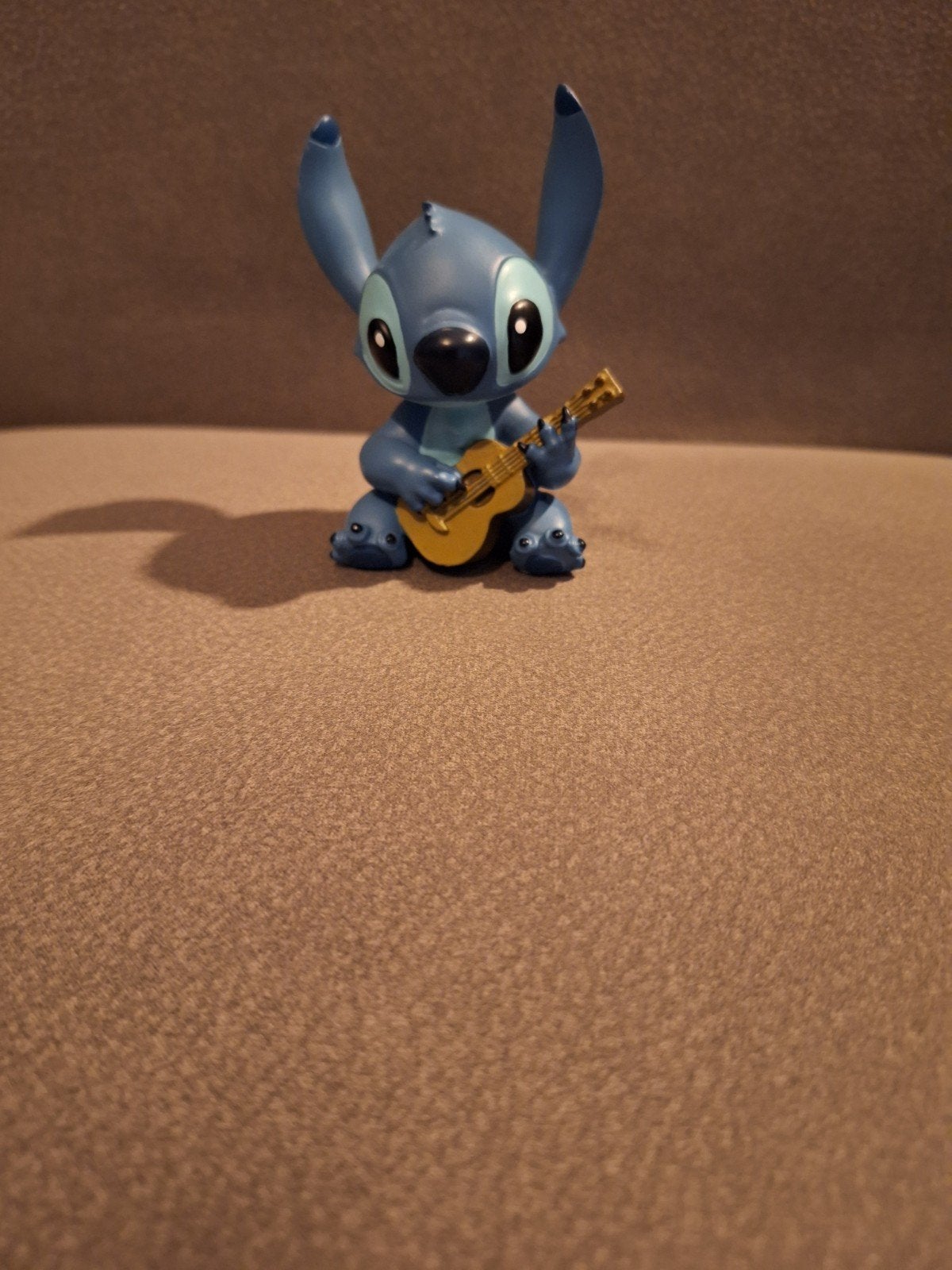 Disney Stitch beeldje met ukelele, Verzamelen, Ophalen, Zo goed als nieuw
