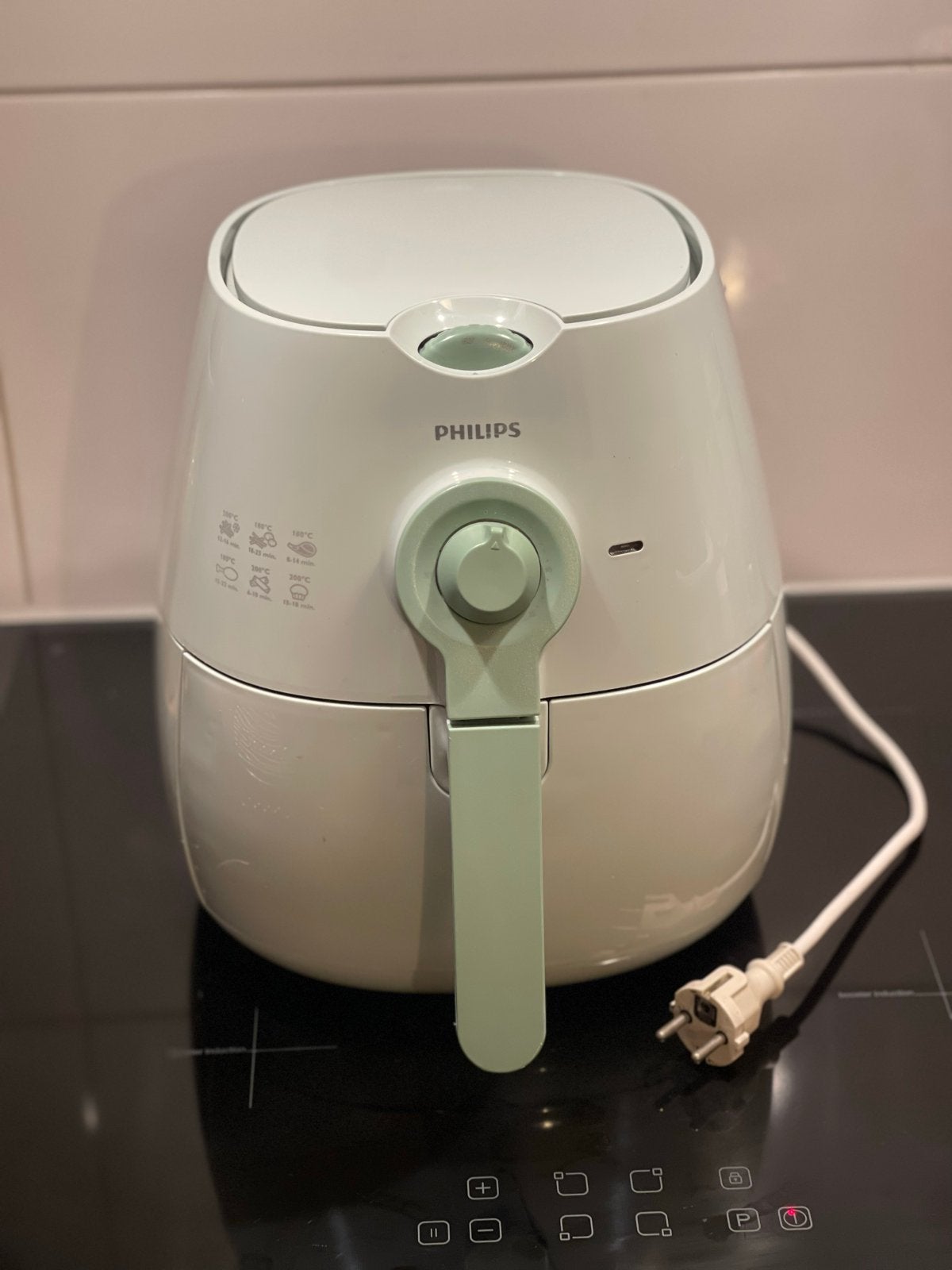 Kleine Philips Viva Airfryer HD9220/10 met accessoireset, Ophalen of Verzenden, Gebruikt, Airfryer, 750 t/m 999 gram