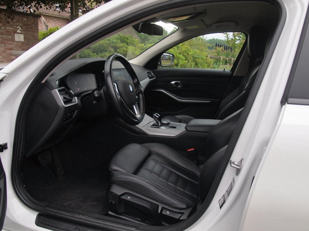 BMW 3-serie 320i Business Edition Plus | Camera | Apple Carp, Automaat, 1998 cc, Achterwielaandrijving, Gebruikt
