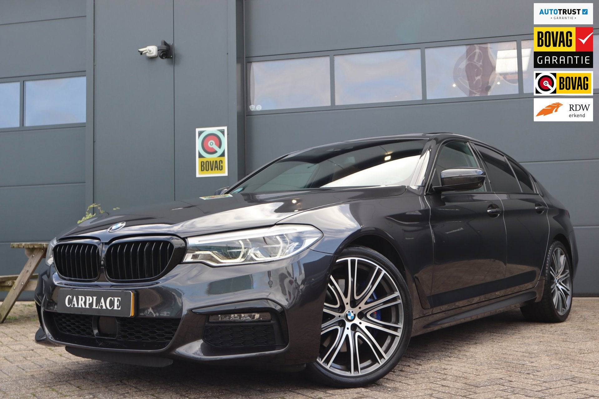BMW 5-serie 540i High Executive- M pakket, Auto's, Dealer onderhouden, Gebruikt, Euro 6, 2000 kg