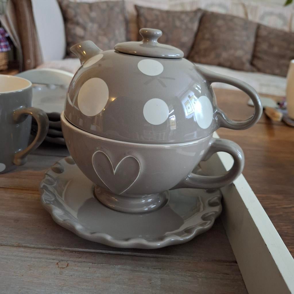 Merk Bastion Leuke theepot met mokjes en chocolade kommen., Ophalen of Verzenden