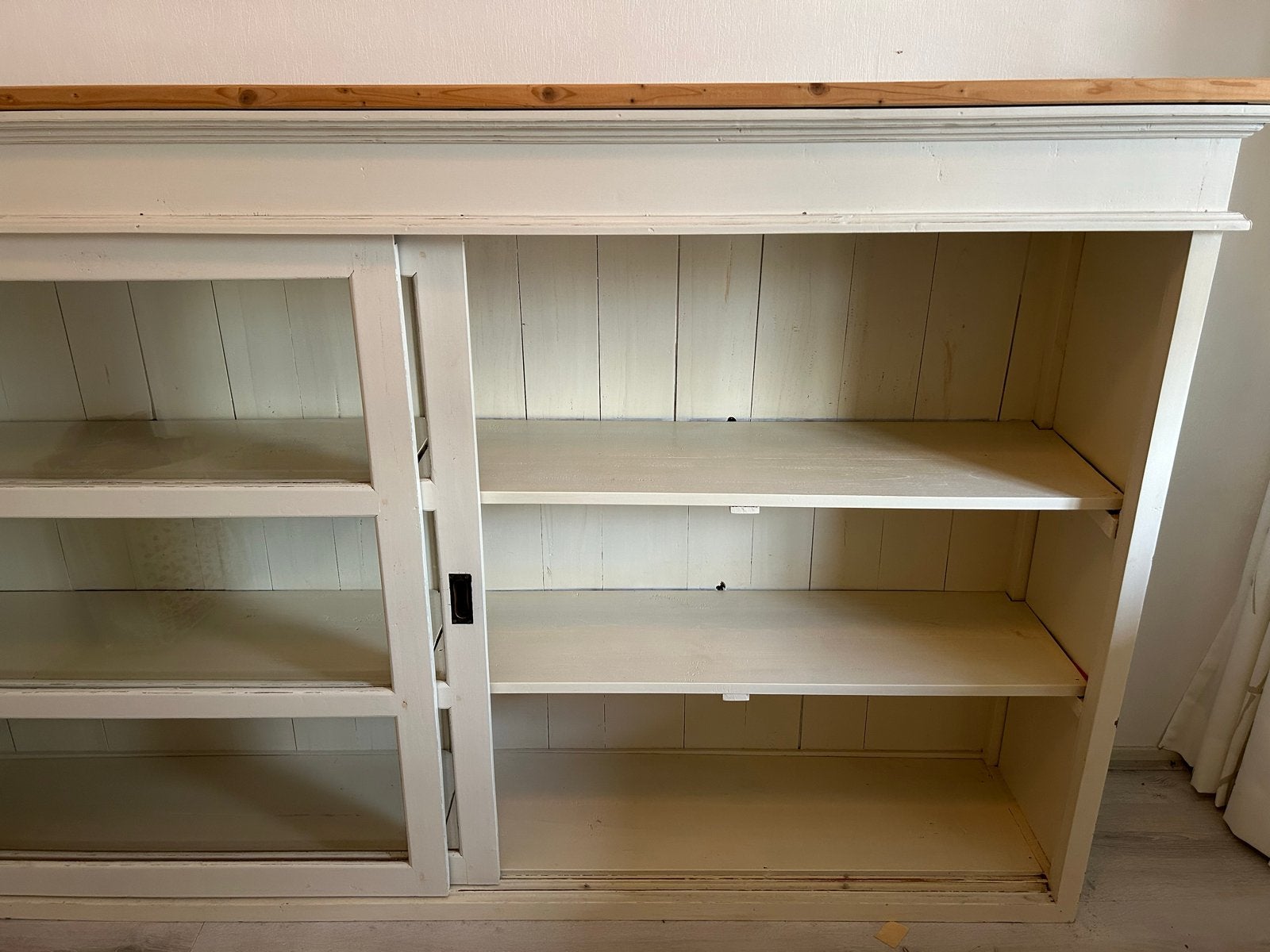 Buffetkast met schuifdeuren en planken, Ophalen, 100 tot 150 cm, 200 cm of meer, 25 tot 50 cm
