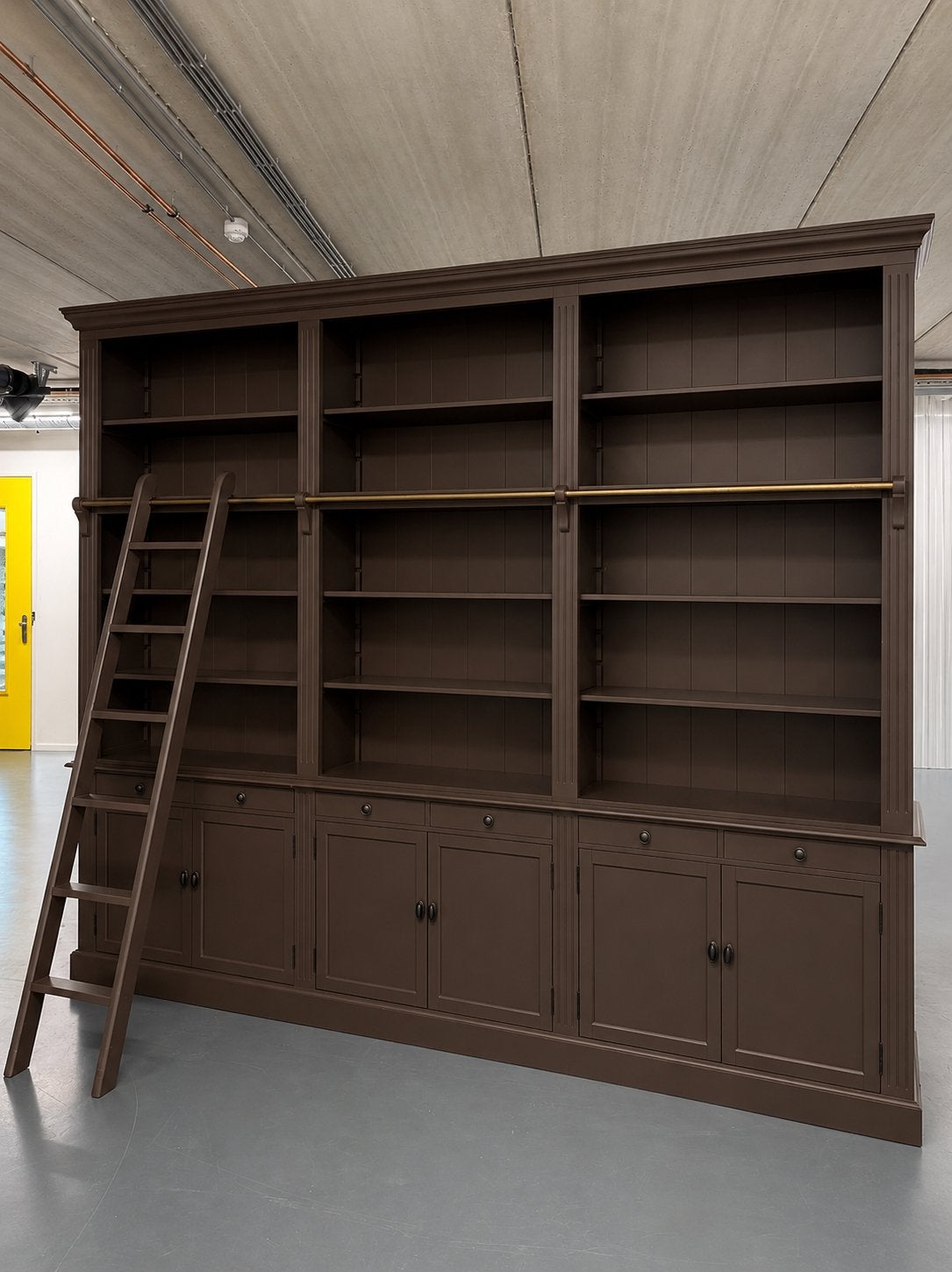Grote Landelijke Boekenkast met Bibliotheekladder Bruin #K41, Met deur(en), 200 cm of meer, Pakhuis Zuidwest, Ophalen of Verzenden