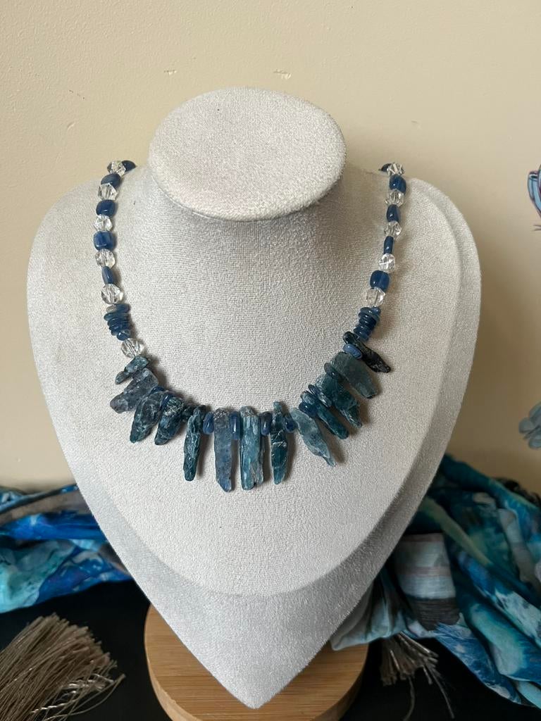 Kyaniet beschermt intuïtie hoge trilling power magie uniek, Blauw, Nieuw, Ophalen of Verzenden, Steen of Mineraal