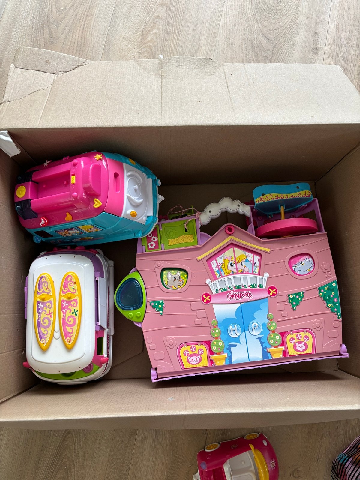 Grote set Pinypon speelgoed: huis, auto's en poppetjes, Ophalen of Verzenden, Gebruikt, Meisje