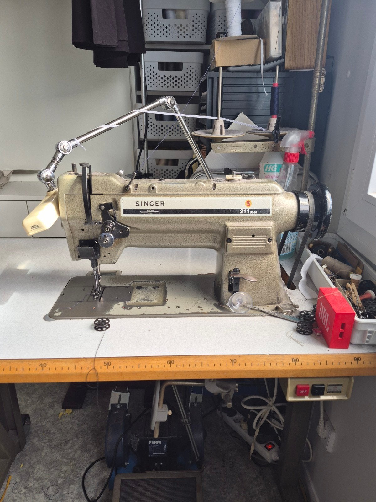 Singer 211U566 Industriële Leermachine, Ophalen