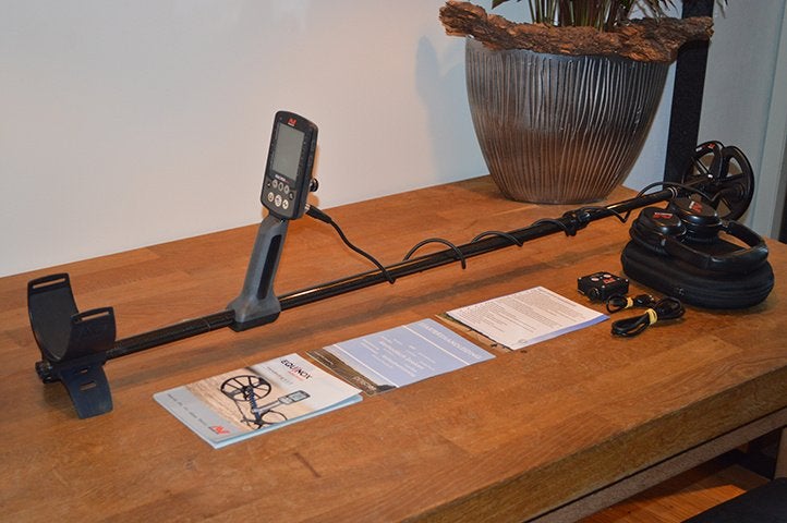 DETECTOR PLAZA: occasion Minelab Equinox 800 carbon EQX06, Hobby en Vrije tijd, Metaaldetectors, Ophalen, Gebruikt, Meer dan 30 cm