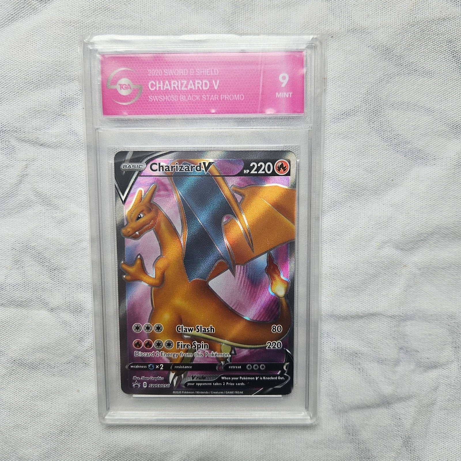 Verschillende gegrade Pokémon kaarten - Charizard V, M Rayqu, Ophalen of Verzenden, Zo goed als nieuw, Meerdere kaarten, Foil