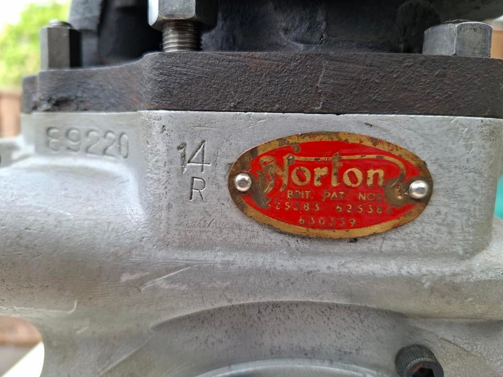 Norton 500cc leeg blok met onderdelen, Ophalen of Verzenden, Gebruikt
