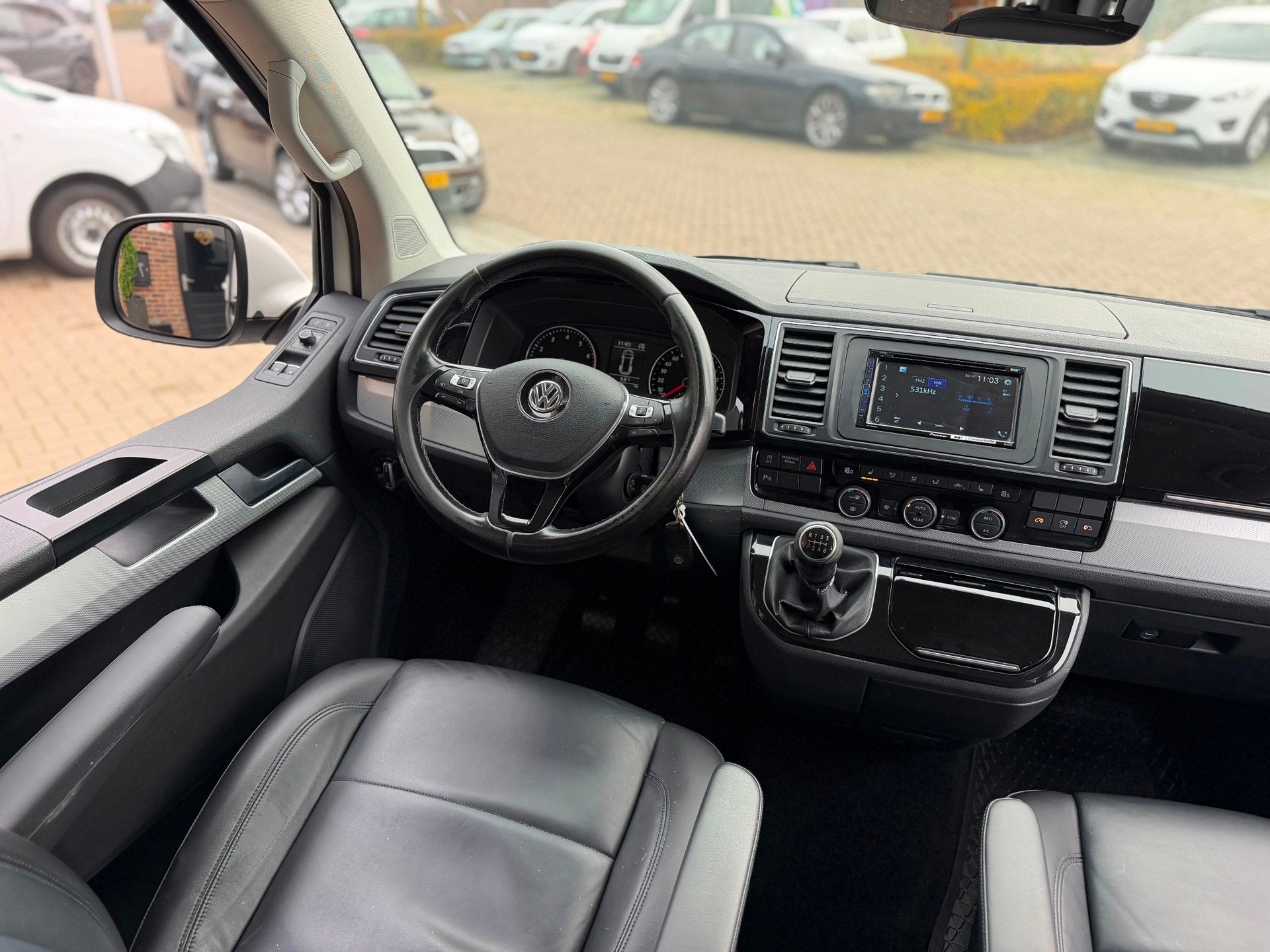 Volkswagen Transporter 2.0 TSI 150PK Highline Benzine L2H1 D, Auto's, Voorwielaandrijving, Dealer onderhouden, Gebruikt, 4 cilinders