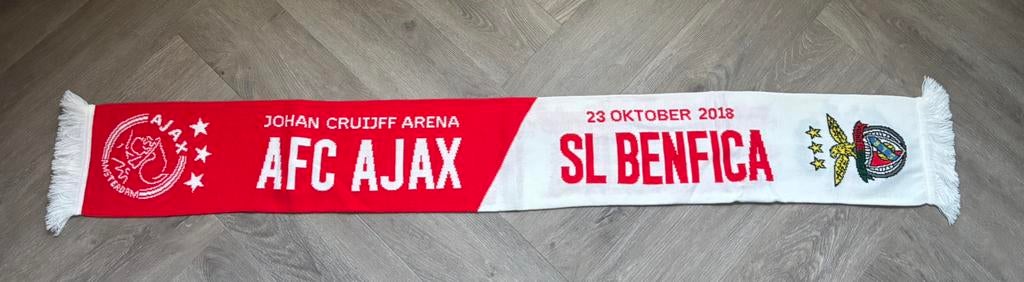 Ajax - Benfica sjaal 23-10-2018, Verzamelen, Sportartikelen en Voetbal, Ophalen of Verzenden, Zo goed als nieuw, Ajax, Vaantje of Sjaal