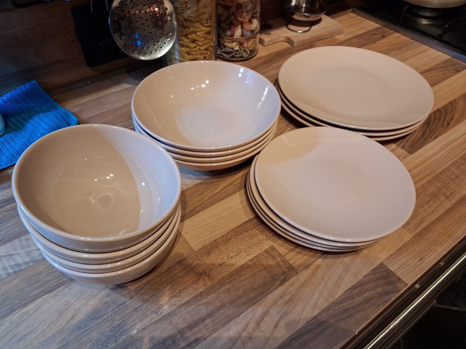 Xenos Oudroze Keukenservies - Zeer Nette Staat, Ophalen of Verzenden, Zo goed als nieuw, Overige merken, Compleet servies