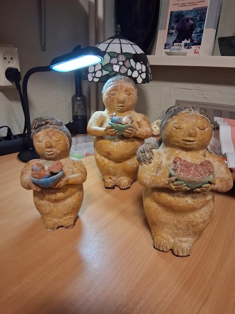 Mexicaans aardewerk: 3 figuren met schaaltjes, Verzamelen, Beelden en Beeldjes, Ophalen