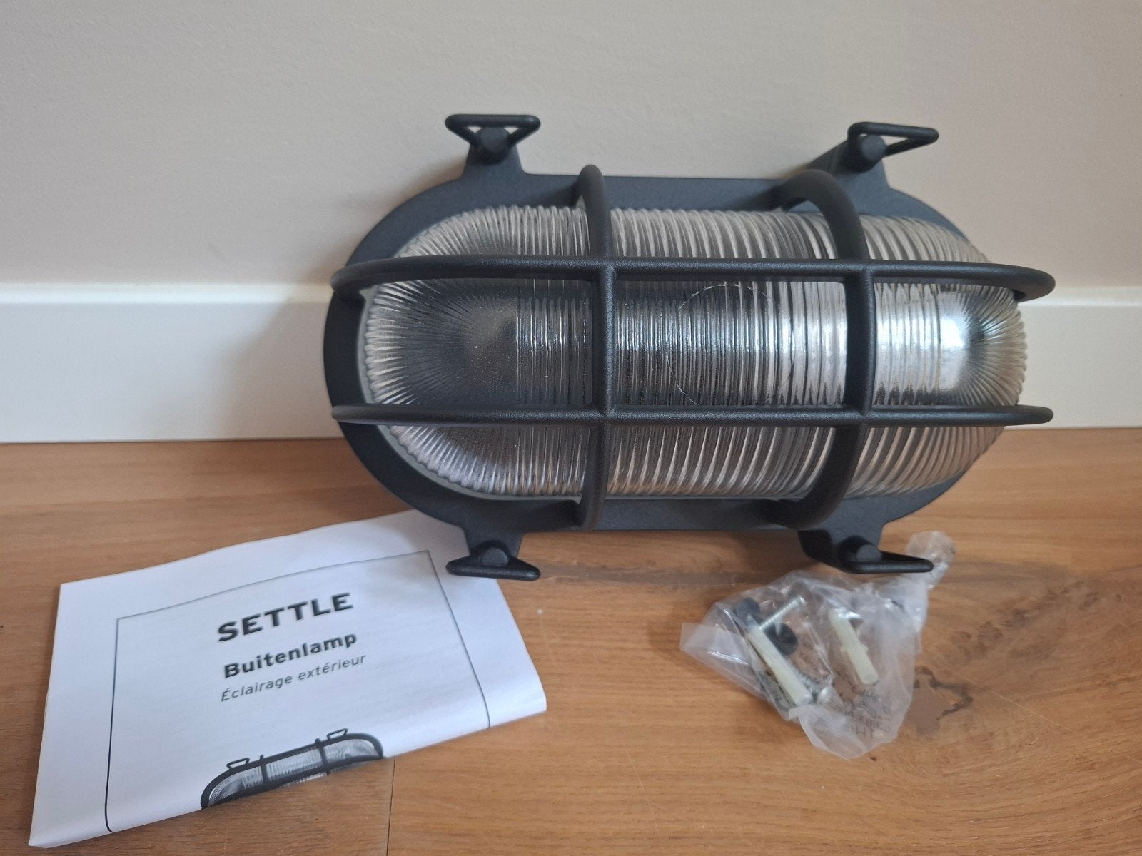 Buitenlamp Settle Gamma zwart, nieuw in de doos, Tuin en Terras, Ophalen, Minder dan 50 watt, Wandlamp, Nieuw