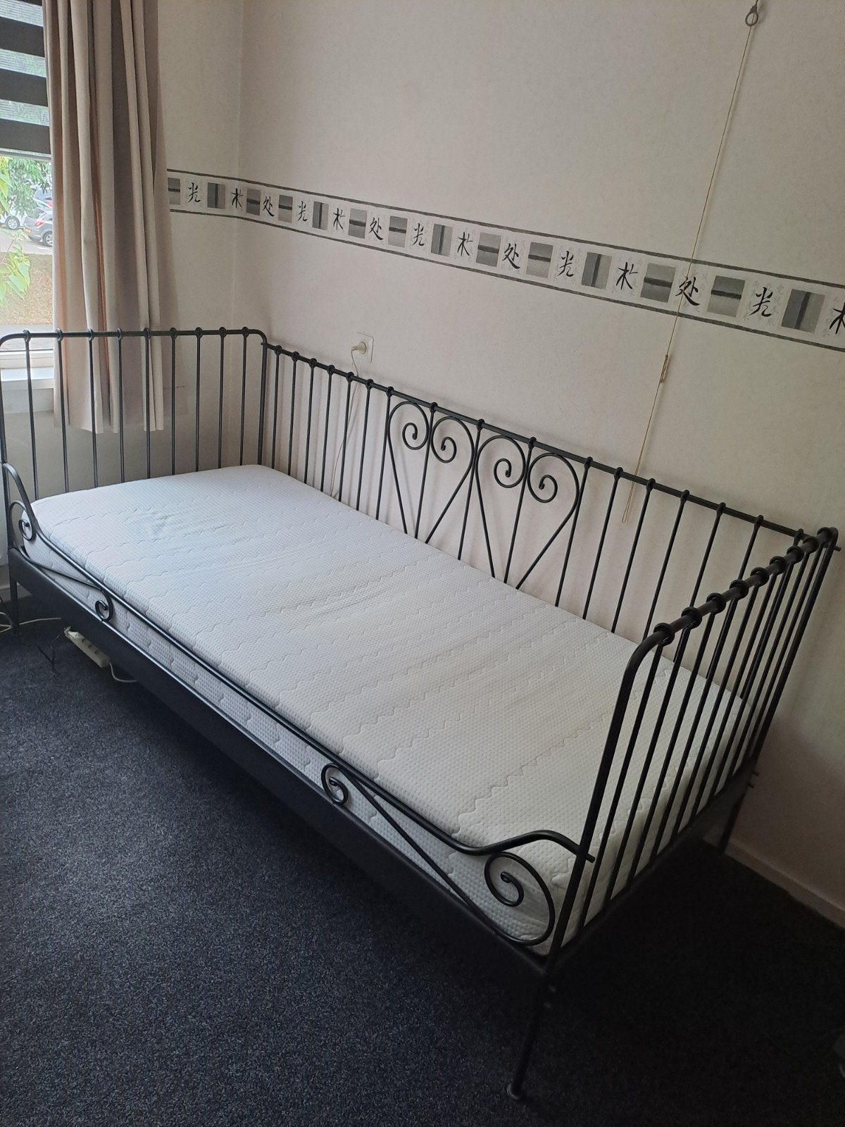 Een eenpersoons zwart metaal IKEA bed te koop aangeboden., Ophalen, Gebruikt, 90 cm, Eenpersoons