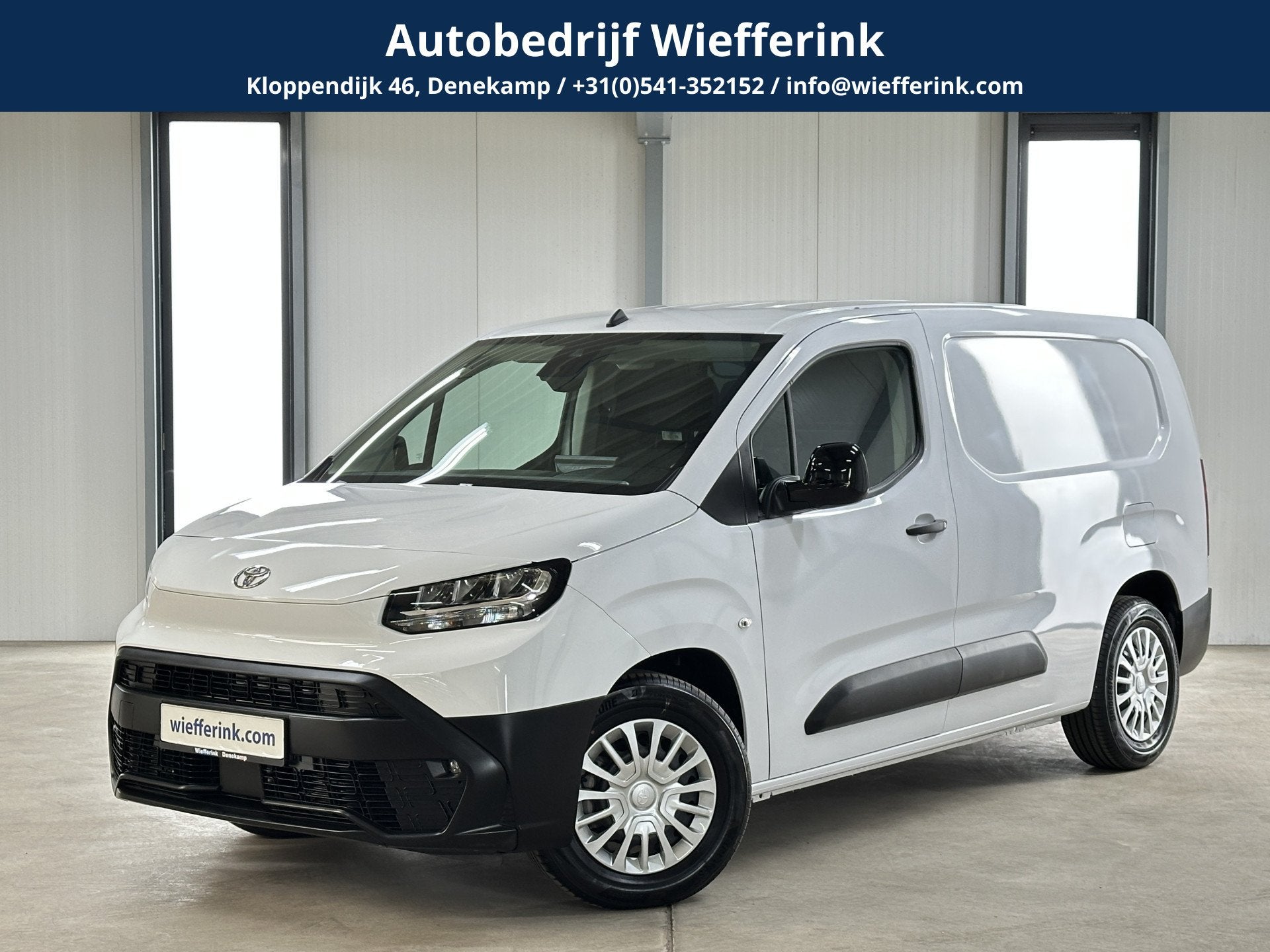 Toyota PROACE CITY Electric Challenger Long (L2) 50 kWh 136p, 12 maanden, Gebruikt, Zwart, Wit