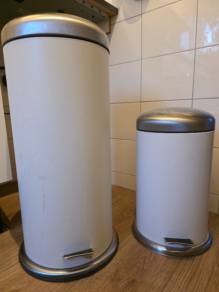 Set van 2 pedaalemmers - wit met RVS deksel, Ophalen, 50 – 75, Gebruikt, Met pedaal
