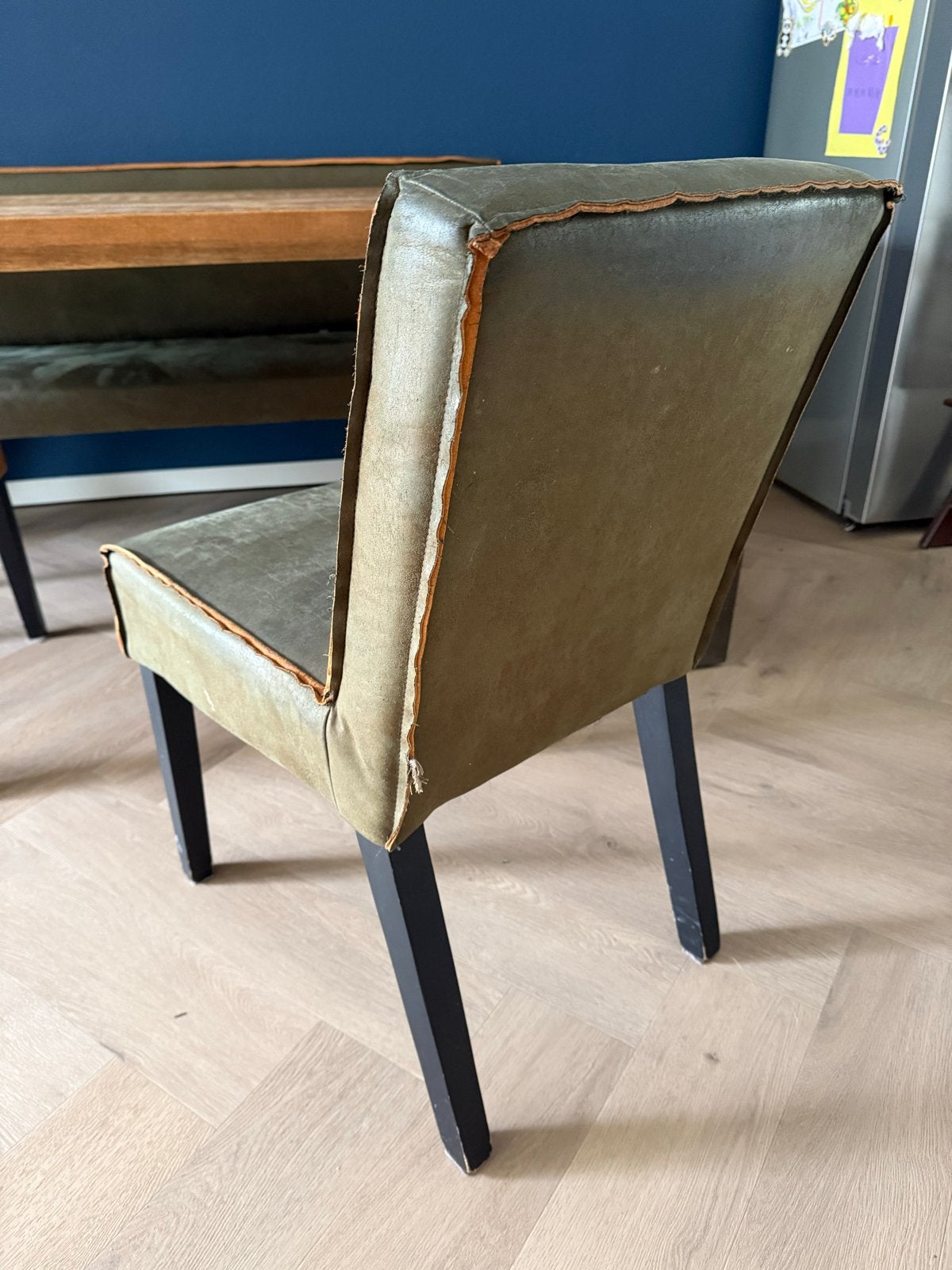 Foto 9 van Eettafel met bank en stoelen - Be Pure