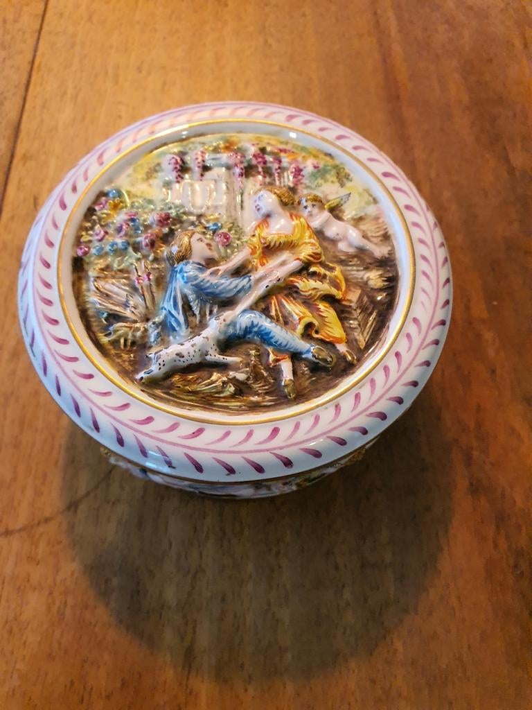 Vintage Capodimonte porseleinen doosje met deksel, Ophalen of Verzenden