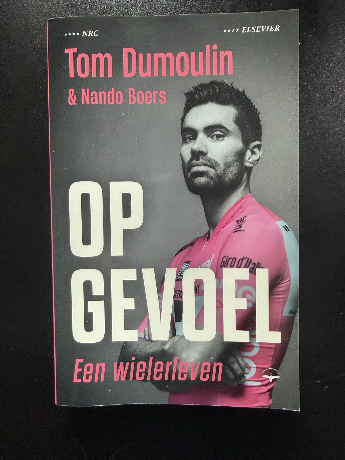 Tom Dumoulin - Op Gevoel: Een Wielerleven, Ophalen of Verzenden, Zo goed als nieuw, Lopen en Fietsen
