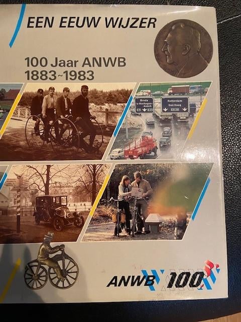 ANWB 100 Jaar Jubileumboek - Een Eeuw Wijzer, 20e eeuw of later, ANWB, Ophalen of Verzenden, Zo goed als nieuw