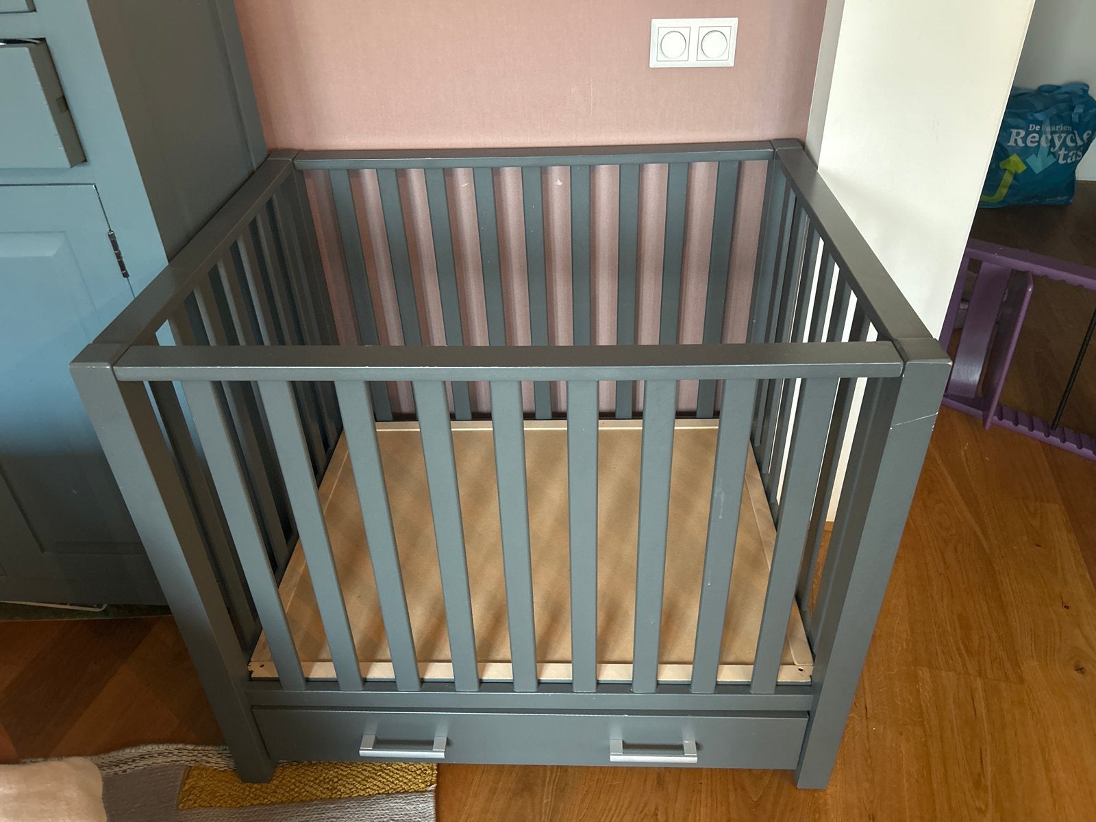 Grijs box met lade - Gebruikt, Kinderen en Baby's, Boxen, Ophalen, Gebruikt, Vierkant, Lade