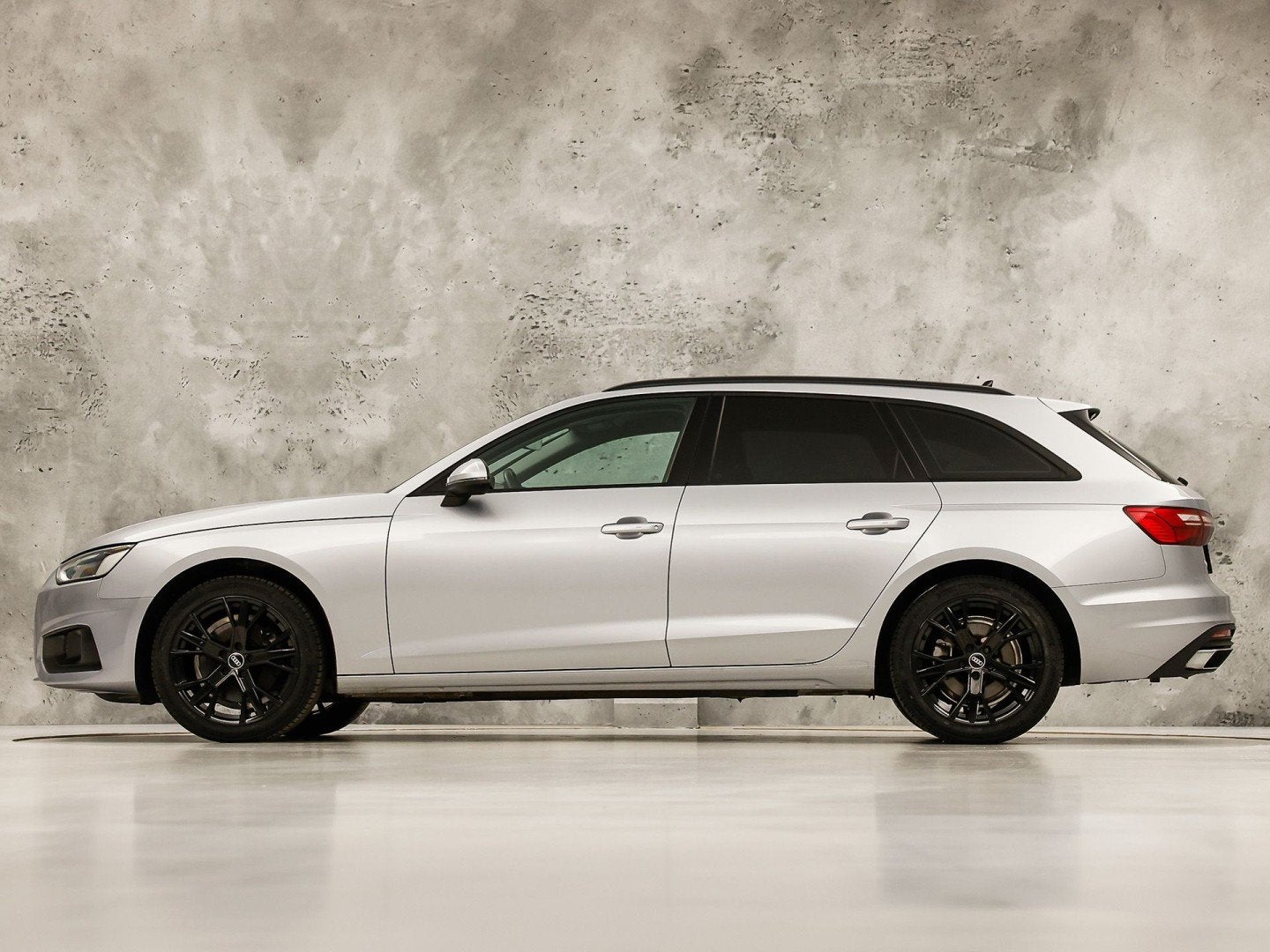 Audi A4 Avant 35 TFSI Sport 150Pk Automaat (GROOT NAVI, CLIM, Auto's, 12 maanden, Stof, Gebruikt, 4 cilinders
