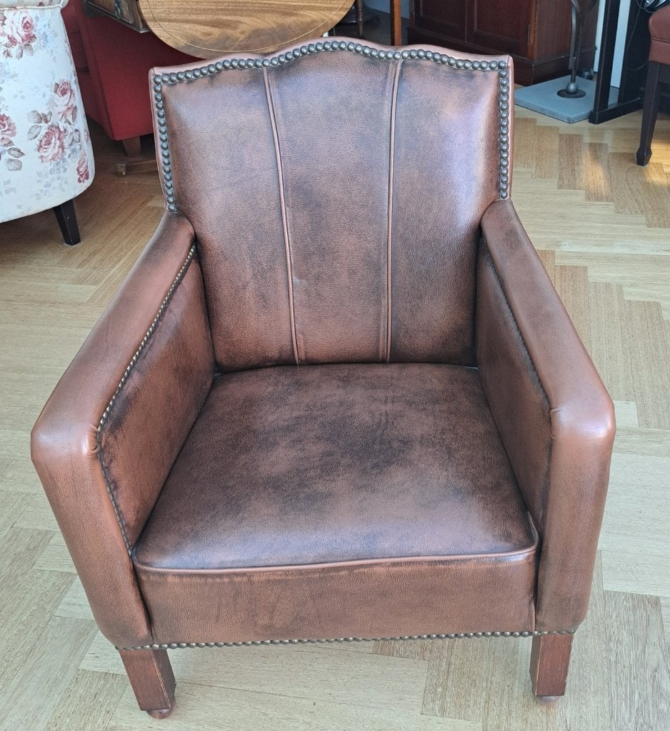 Schapenleren Bruin en Zwart Clubfauteuil met Siernagels, Huis en Inrichting, Fauteuils, Ophalen, Zo goed als nieuw, Leer, 50 tot 75 cm