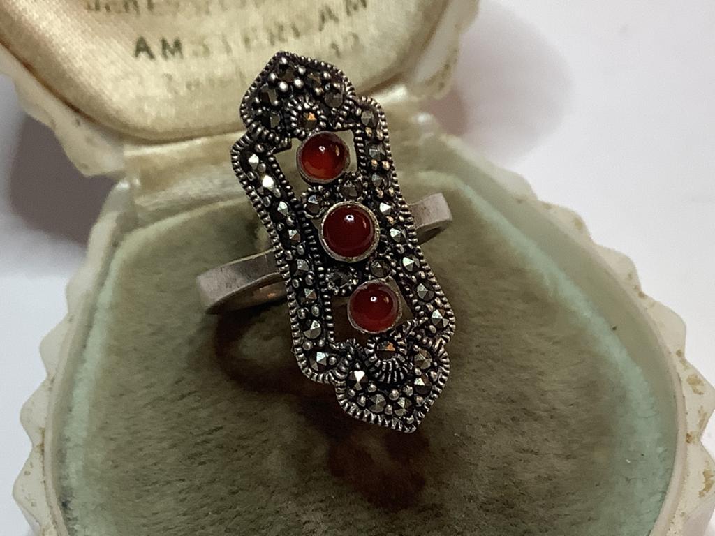 PRACHTIGE ART DECO RING MET AGAAT EDELSTENEN EN MARKESIET, Sieraden, Tassen en Uiterlijk, Antieke sieraden, Verzenden, Zilver