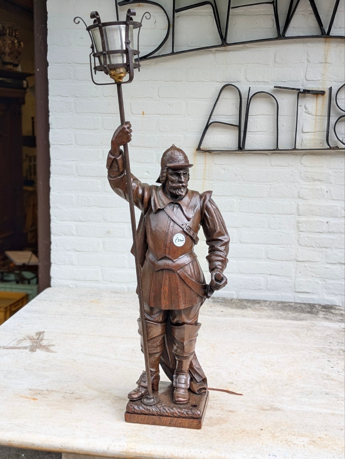 Eikenhouten beeld lamp. 94 cm hoog. €220, Antiek en Kunst, Ophalen