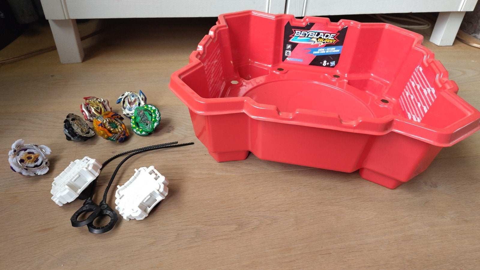 Beyblade Burst Beystadium met 6 Beyblades en Starters, Ophalen of Verzenden, Gebruikt, Jongen of Meisje
