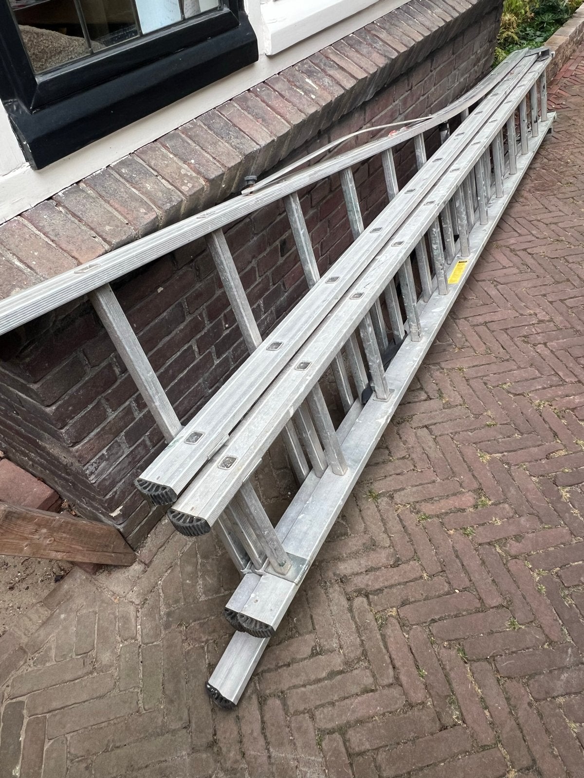 TE HUUR: uitschuifbare ladder - 9/10meter, Doe-het-zelf en Verbouw, Ladders en Trappen, Ophalen, Gebruikt, Ladder, Opvouwbaar of Inschuifbaar