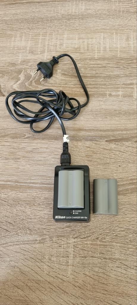 Nikon D50 accu's en lader (MH-18a), Ophalen of Verzenden, Gebruikt, Oplaadbaar