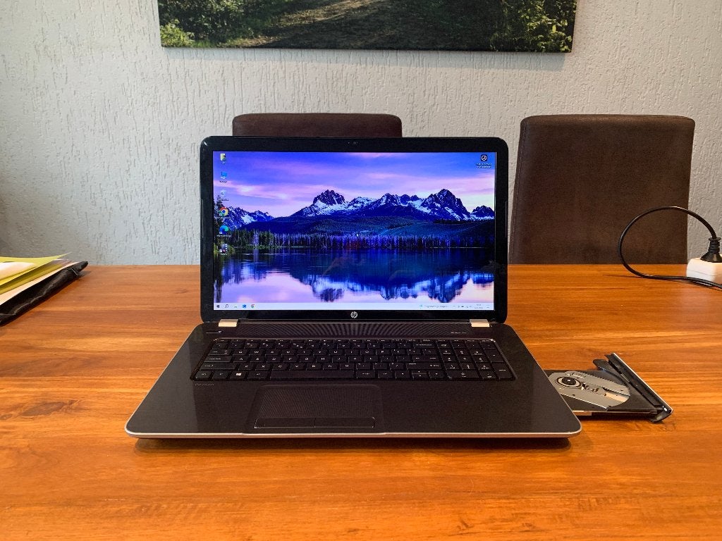 Nette 17.3 inch quadcore AMD Windows 10 laptop, SSD, 8GB RAM, Hp, Met videokaart, 2 tot 3 Ghz, Qwerty