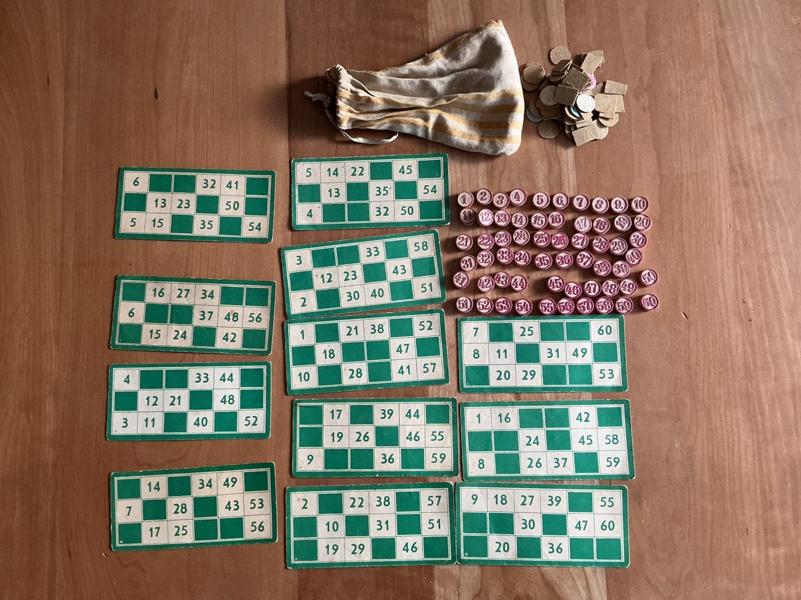 Lotto/Bingo/kienspel + HOUTEN nummers + 12 plankjes + zakje, Hobby en Vrije tijd, Een of twee spelers, Ophalen of Verzenden, Zo goed als nieuw