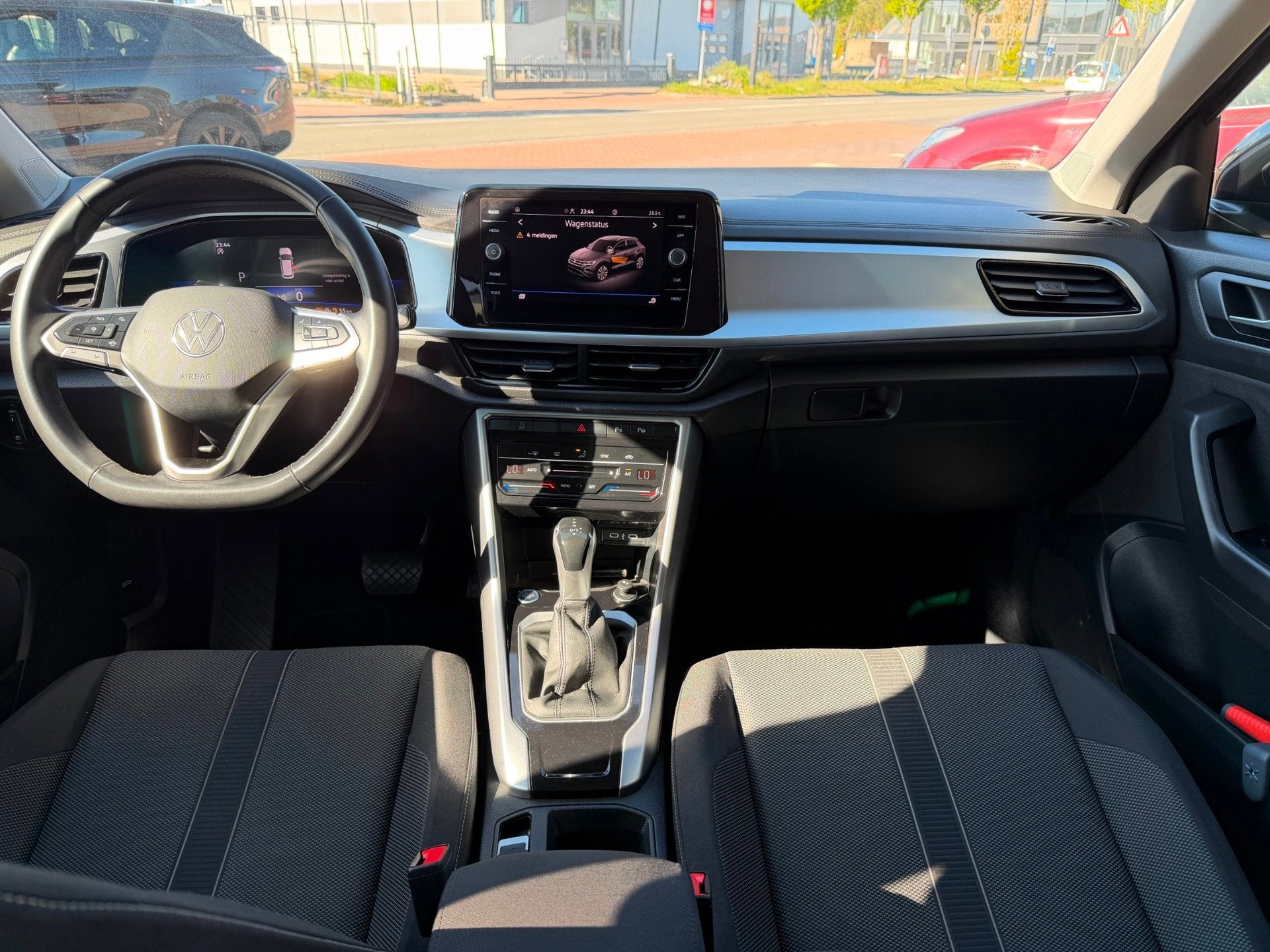 Volkswagen T-ROC 1.5 TSI Oranje Editi AUT|ACC|Camera|CARPLAY, Auto's, Volkswagen, 12 maanden, Stof, Euro 6, Zwart