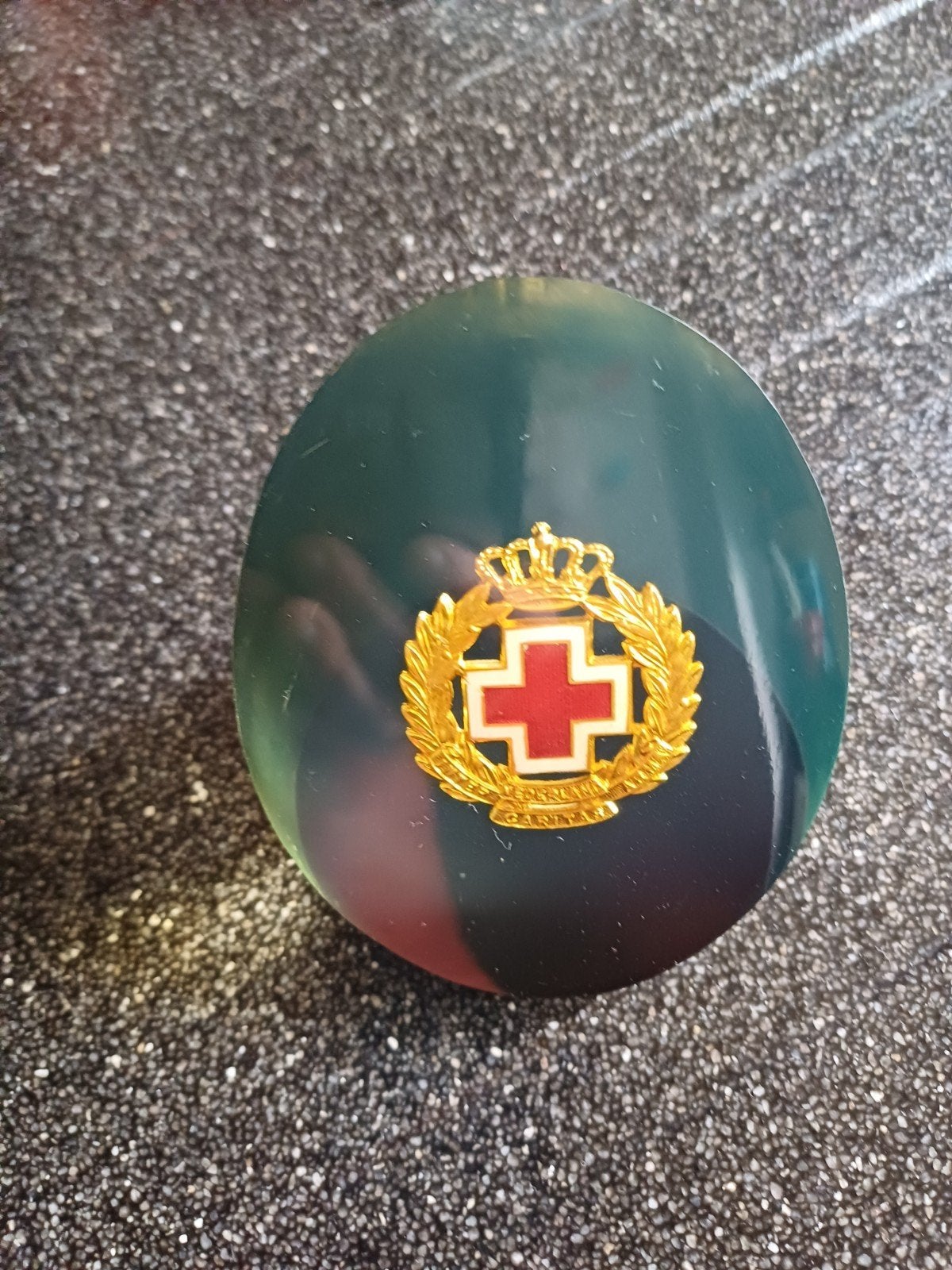Baret embleem, Verzamelen, Ophalen, Overige soorten, Overige gebieden, Helm of Baret