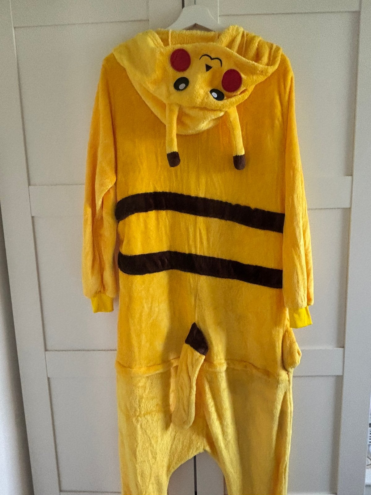 Pikachu onesie maat M unisex, Carnaval, Maat 48/50 (M), Ophalen of Verzenden, Zo goed als nieuw