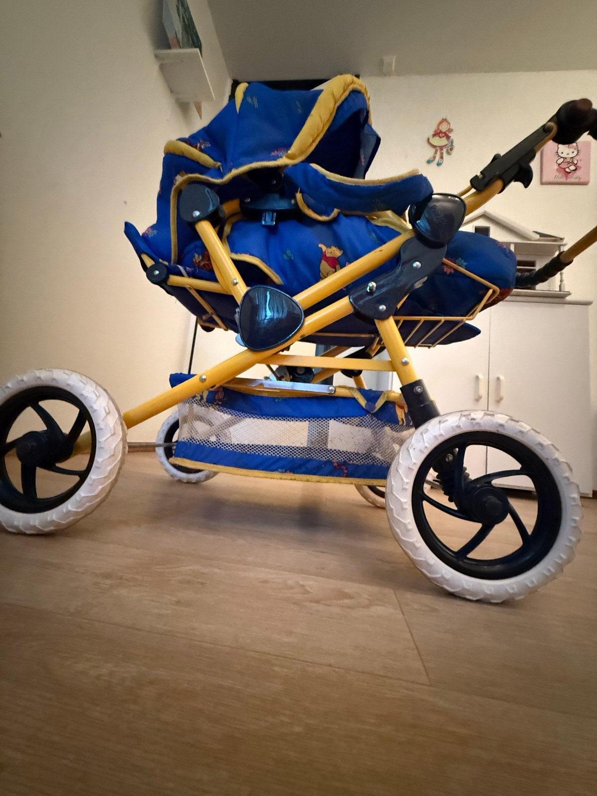 Poppenwagen blauw/geel - Perfect voor uren speelplezier!, Ophalen of Verzenden, Gebruikt, Babypop