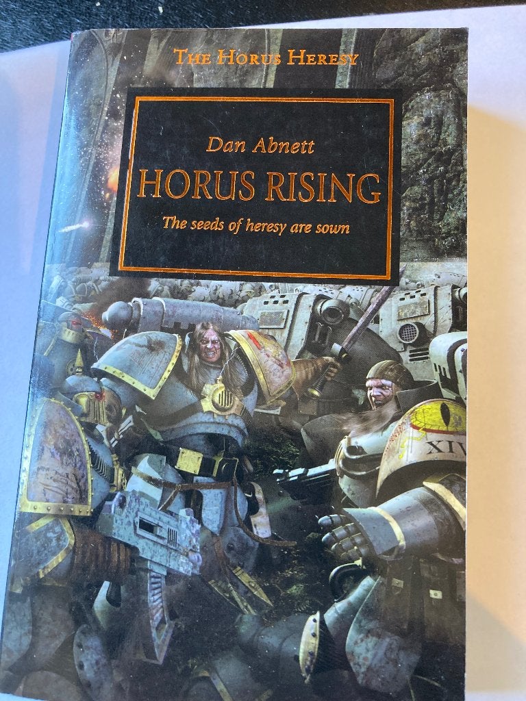 The Horus Heresy Horus Rising Boek 1, Ophalen of Verzenden, Zo goed als nieuw, Dan Abnett