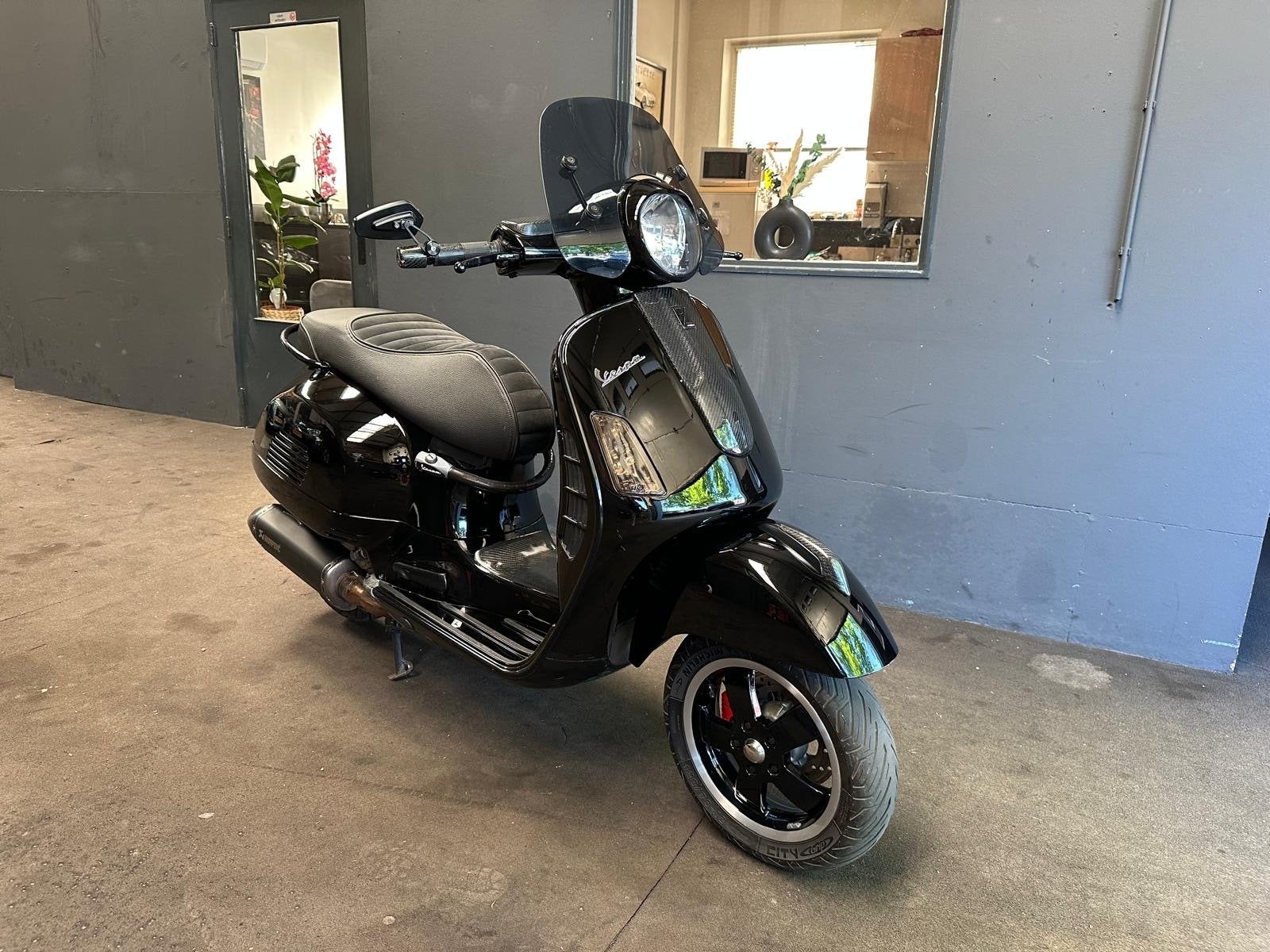Vespa gts 300 carbon, Scooter, 300 cc, Particulier