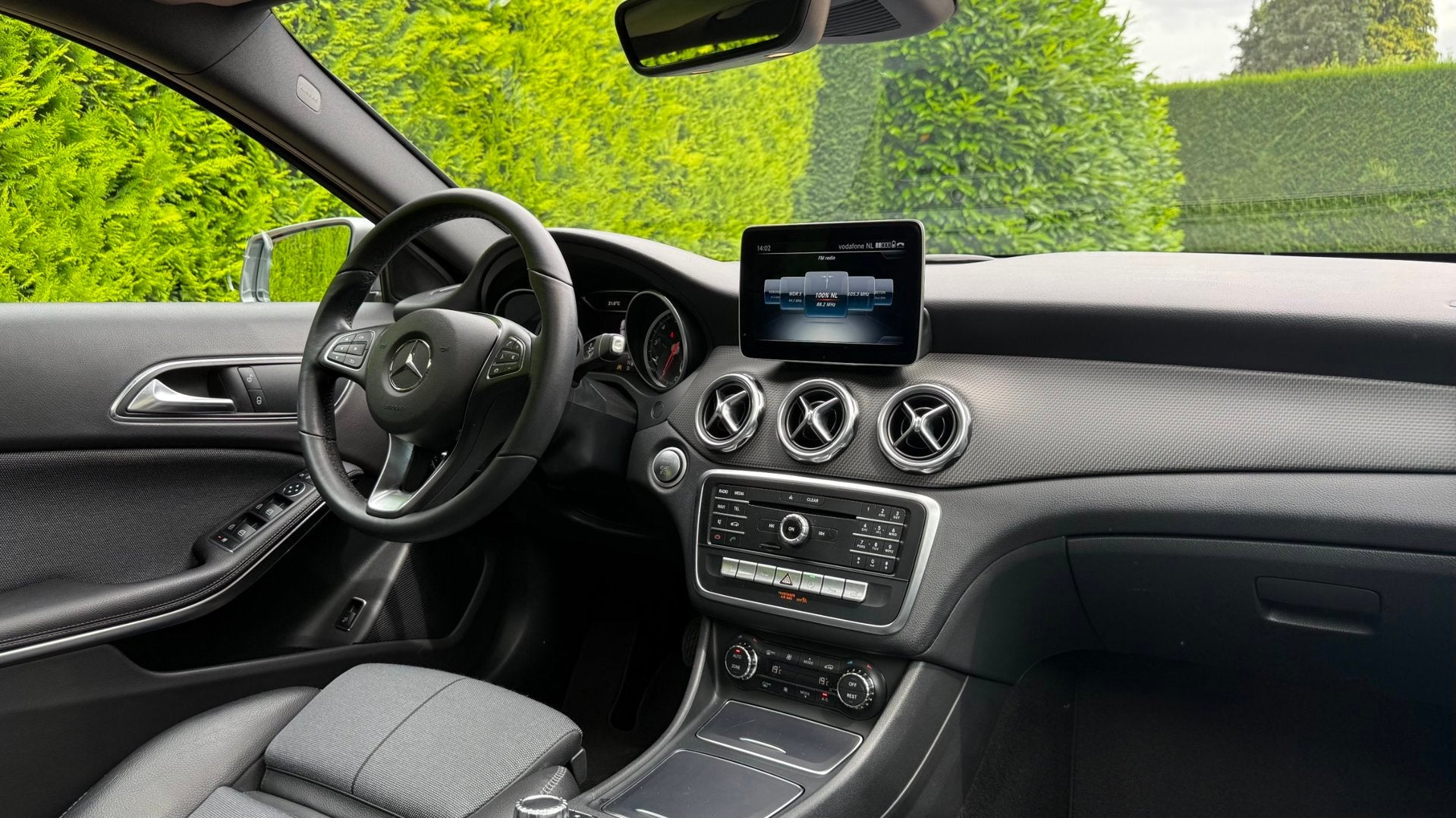 Mercedes-Benz GLA-klasse 180 | Business Solution + Ltd | Pan, Cruise Control, Gebruikt, 4 cilinders, 715 kg