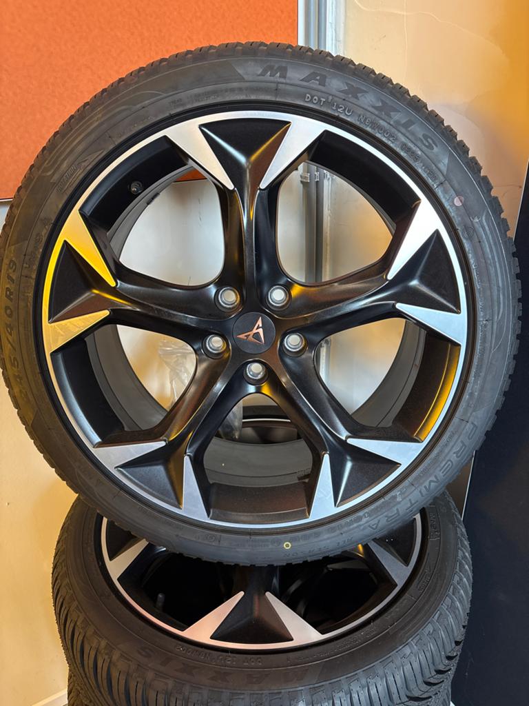19 inch schadevrije Cupra Formentor velgen met all seasons, Auto-onderdelen, Banden en Velgen, Gebruikt, Banden en Velgen, All Season