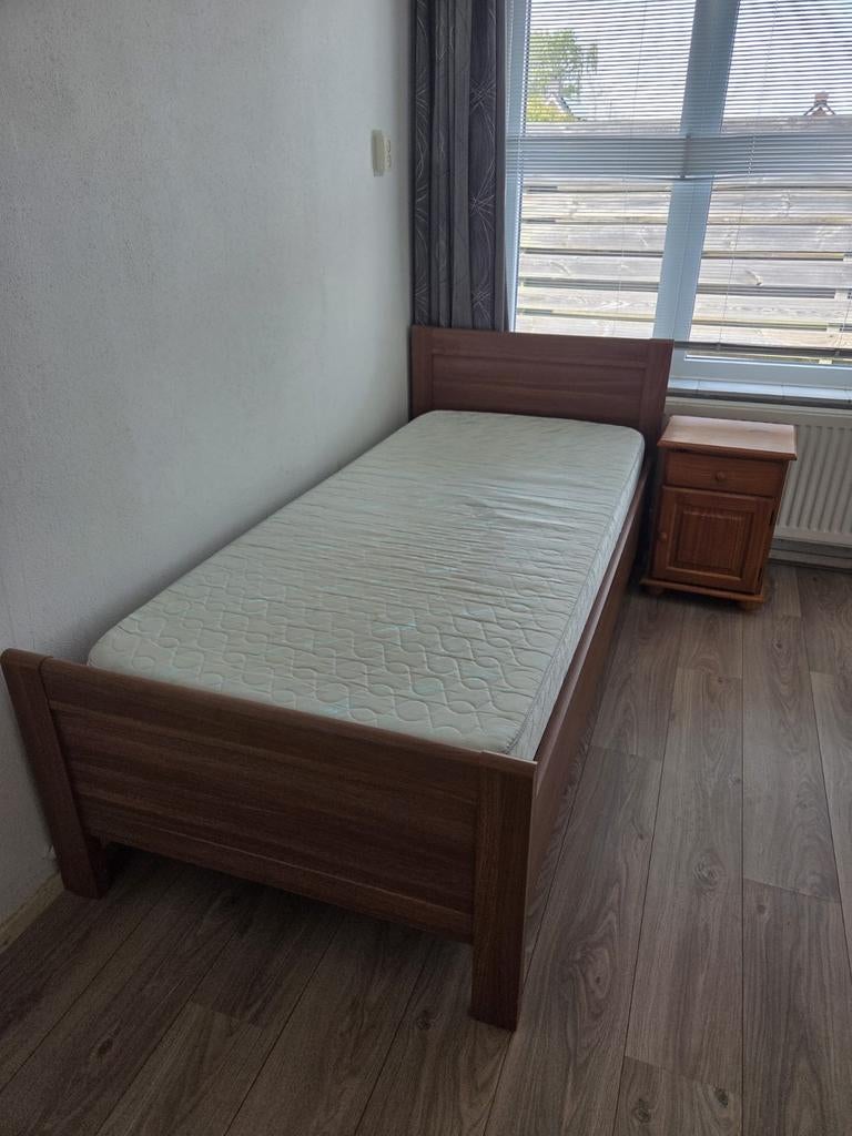 Gratis seniorenbed met nachtkastje - ZSM ophalen, Ophalen, Gebruikt, 90 cm, Eenpersoons