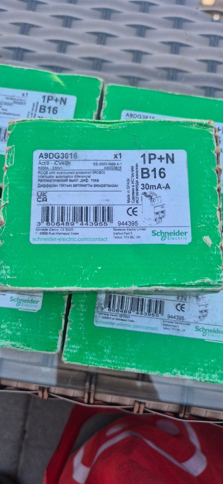 12x Schneider Electric Aardlekautomaat 1P+N B16 30mA-A, Ophalen of Verzenden