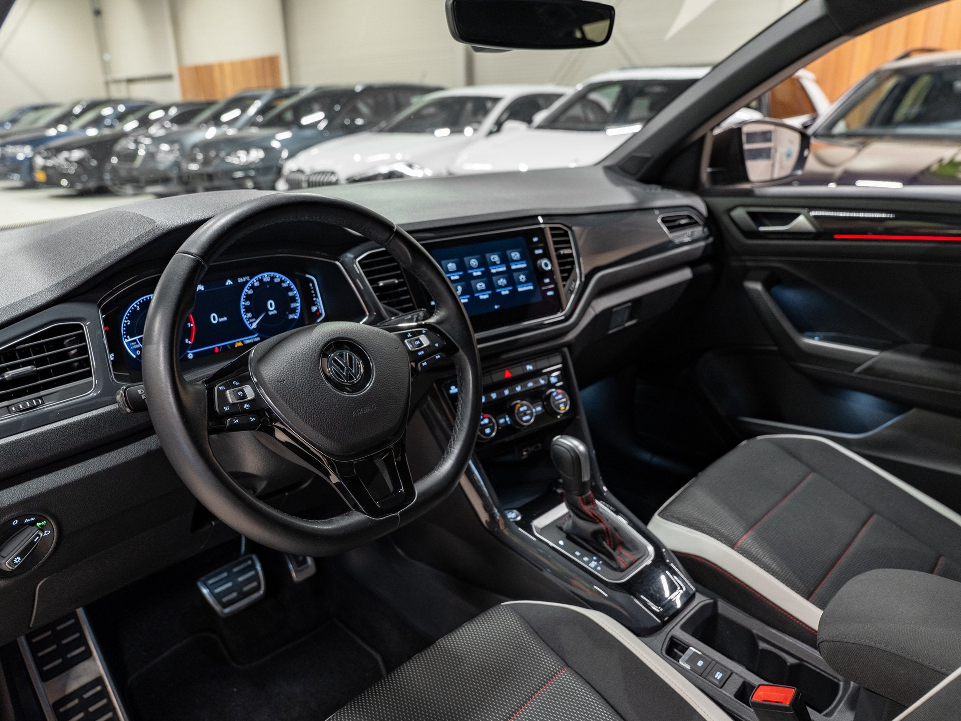 Volkswagen T-Roc 1.5 TSI 150PK DSG Sport, Voll Led, Virtual, Auto's, Volkswagen, Zwart, 4 cilinders, Leder en Stof, Bedrijf