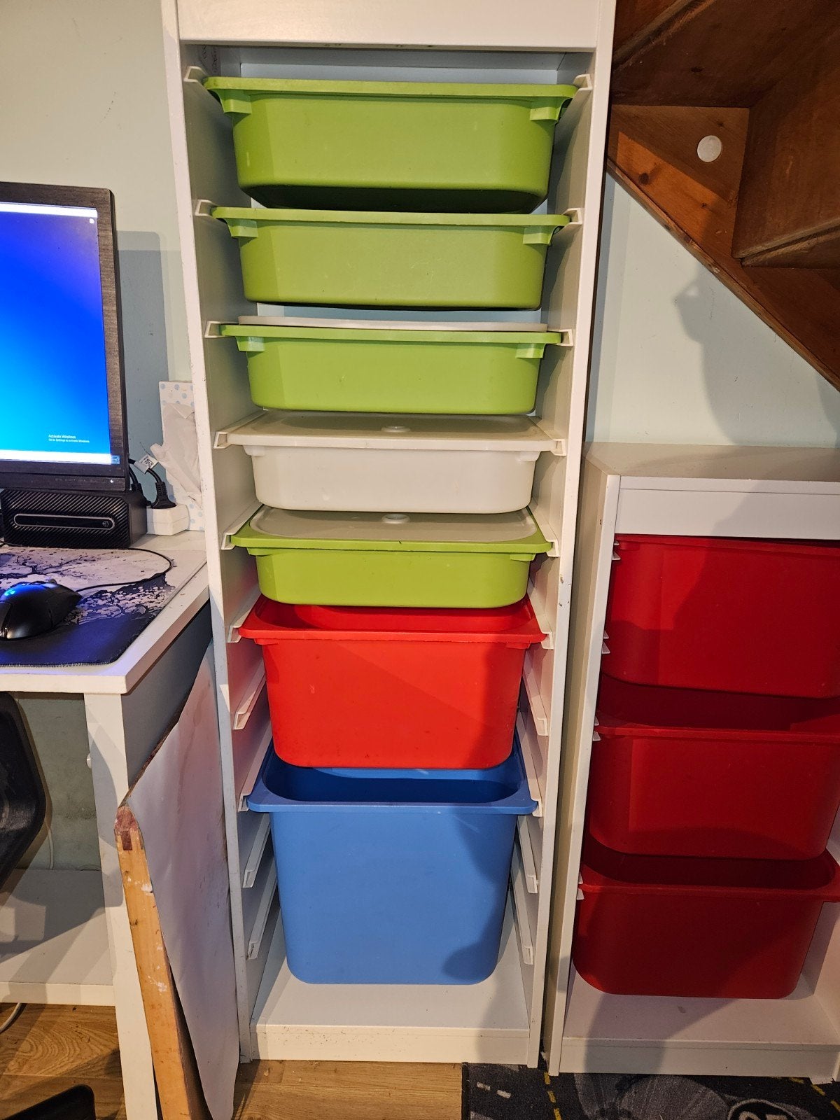 Ikea kast met hangbakken - Opbrengst voor het goede doel, Huis en Inrichting, Ophalen of Verzenden, Zo goed als nieuw